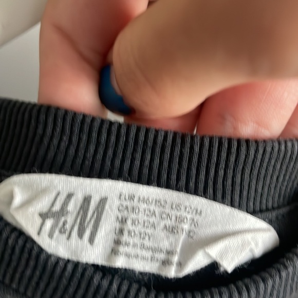 Looni toons sweater from h&m - Picture 3 of 3